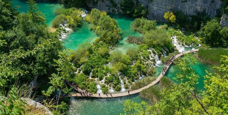 Ponuda dana: NP Plitvička jezera - doživite jedinstvenu ljepotu jezera i slapova u najpoznatijem hrvatskom nacionalnom parku s uključenom ulaznicom i prijevozom za 199 kn! (Darojković travel ID kod: HR-AB-01-080530750)