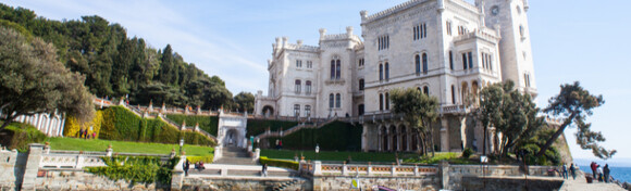 TRST - posjetite spektakularni dvorac Miramare i njegov zapanjujući vrt sa fontanama uz razgled grada