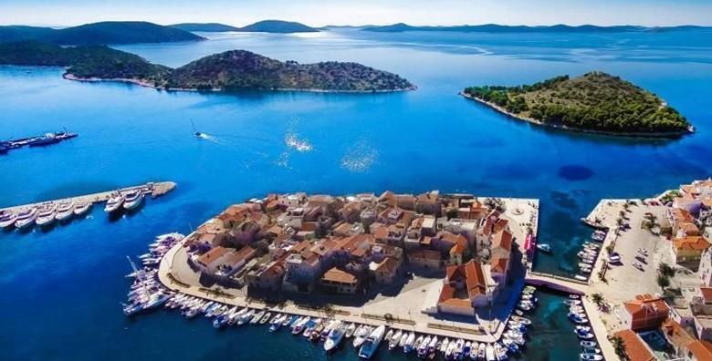 [TRIBUNJ] 5 ili 7 noćenja s polupansionom za dvoje – LAST MINUTE ljetovanje u hotelu The Movie Resort 3* na samoj plaži već od 3.399 kn!