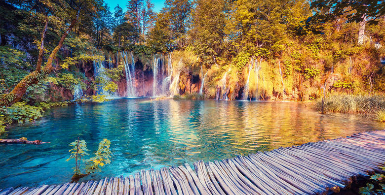 Ponuda dana: PLITVIČKA JEZERA - posjetite najpoznatiji hrvatski nacionalni park i uživajte  u čaroliji kristalno bistrih plavo-zelenih jezera za 149 kn! (Turistička agencija Travel pointID kod: HR-AB-01-081110932)