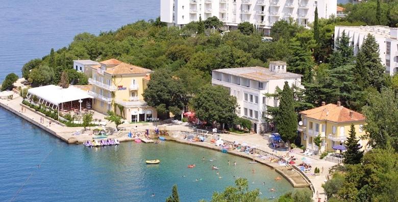 [OMIŠALJ] 2 ili 5 noćenja s polupansionom za dvoje u Hotelu Adriatic - termini do 19.10. već od 1.055 kn!