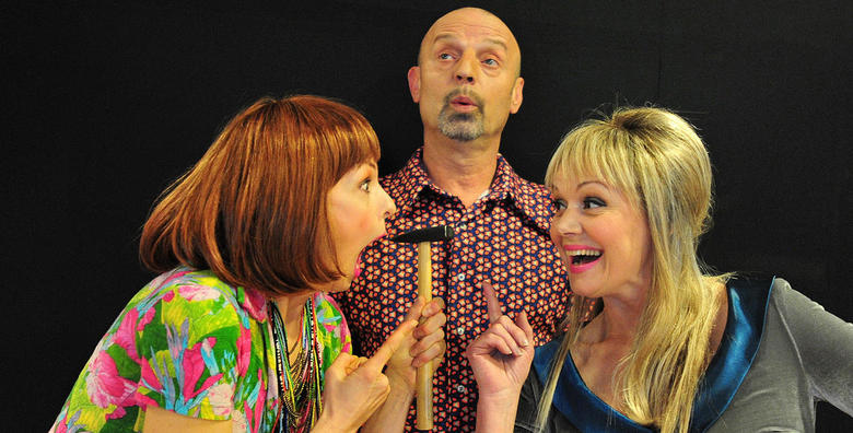 Predstava Dekorater – ulaznica za urnebesno smiješnu komediju o ljubavnom trokutu u izvedbi Ksenije Pajić, Ana Marije Percaić i Gorana Grgića za samo 49 kn!