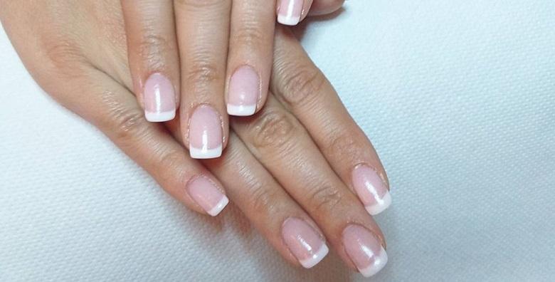 DIPPING NAILS- nokti čvrsti kao gelirani, a tanki kao da je na njima trajni lak!Nova HIT manikura na bazi praha koja čuva zdravlje noktiju!