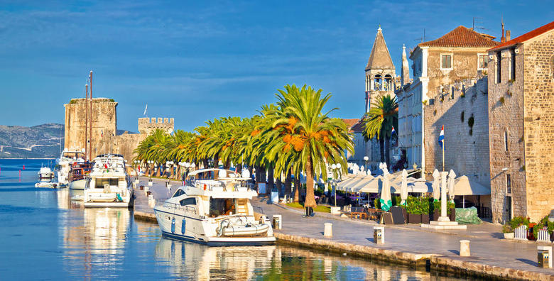TROGIR – provedite proljeće uz zvukove mora i miris borova sa smještajem za 2 do 3 osobe i doručkom u sobi ili apartmanu Aparthotela Astoria 3* od 599 kn!