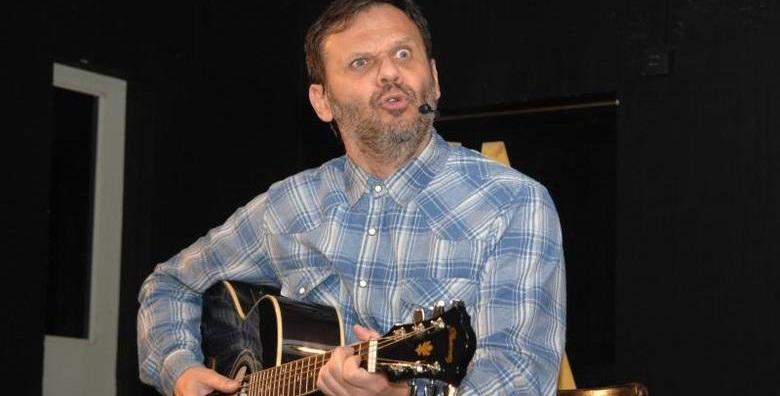 Predstava “Kajbare – zaglazbancije i politikancije” – oduševite se kabaretom s elementima stand up komedije 29.1. i 1.2. u Histrionskom domu za 35 kn!