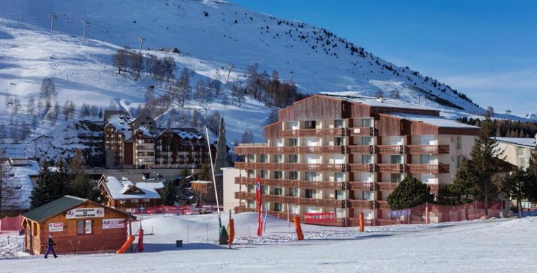 Ponuda dana: Francuska - skijanje Les 2 Alpes uz 7 noćenja u Multi Residences apartmanima uz 6 dana ski karte i autobusni prijevoz za 4 ili 6 osoba od 11.160 kn! (BTravel d.o.o. ID kod: HR-AB-01-080988210)