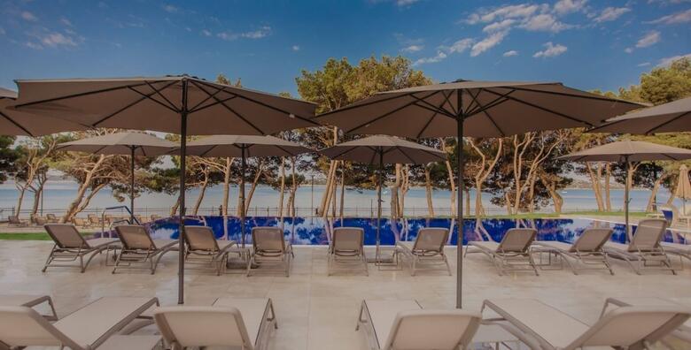 POSEBNA PONUDA! Hotel Punta 4*, Vodice - 5 ili 7 noćenja s ALL INCLUSIVE LIGHT uslugom za 2 odrasle osobe i do 2 djece + korištenje bazena i sauna