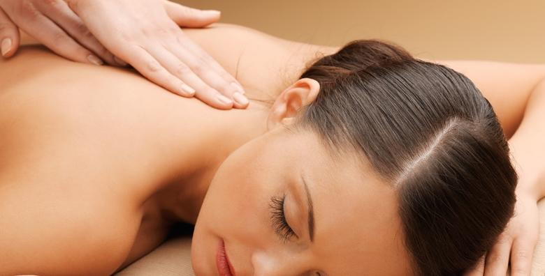 POPUST: 32% - Riješite se neugodnog osjećaja ukočenosti uz 4 medicinske masaže leđa u trajanju 30 minuta u Kozmetičkom salonu Plava Laguna (Kozmetički salon ''Plava Laguna'')