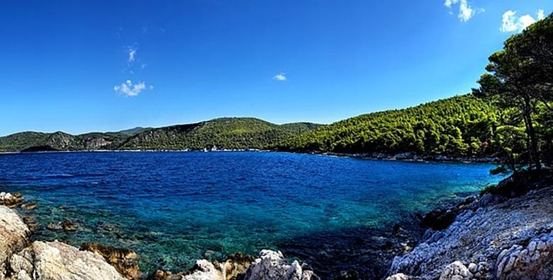 Tisno - 2 noći za 2 osobe u apartmanima tik do plaže - zadnji termini u ŠPICI SEZONE za 619 kn!