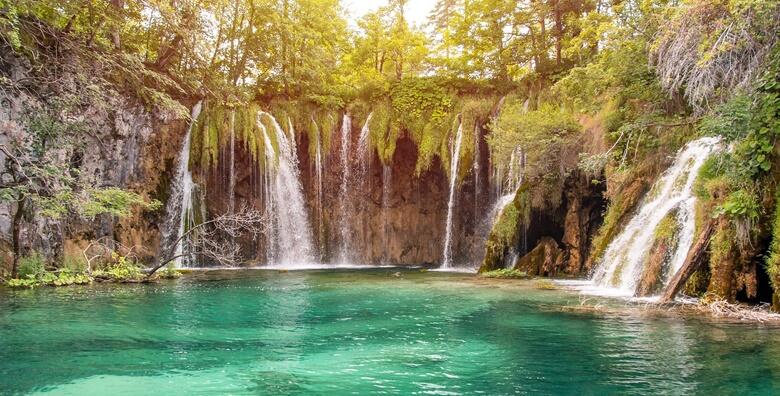 Ponuda dana: PLITVIČKA JEZERA - oduševite se jedinstvenim prirodnim ljepotama jezera i impresivnim slapovima najposjećenijeg nacionalnog parka u Hrvatskoj za 145 kn! (Best travel)