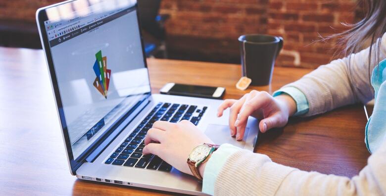 Adobe Illustrator – usavršite svoje stvaralačke vještine i unaprijedite posao te naučite kako napraviti logotipe, brošure, ilustracije i još mnogo toga za samo 49 kn!