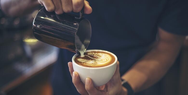 Online tečaj kako postati barista od doma – naučite što je sve potrebno za savršenu pripremu svih vrsta kave te kako odabrati najbolja zrna za samo 49 kn!