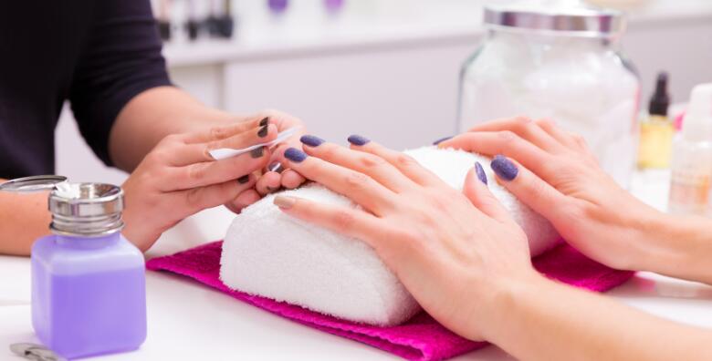 Online tečaj manikure i pedikure – kroz 5 modula naučite sve o njezi noktiju, tehnikama nanošenja UV gela i Shellac laka te ukrašavanju noktiju