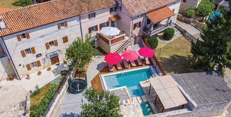 Istra, Svetvinčenat - 3 noći najma Holiday House Radigosa**** s bazenom za 9 osoba od 2.944 kn!