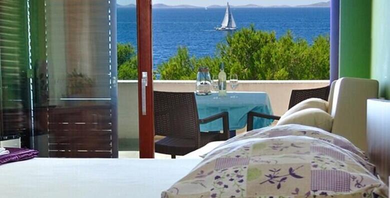 Ponuda dana: MURTER - uživajte na obali prekrasnog otoka uz 5 noćenja s polupansionom za dvije osobe u Hotelu Ana 3* s pogledom na Kornate za 4.499 kn! (Hotel Ana 3*)