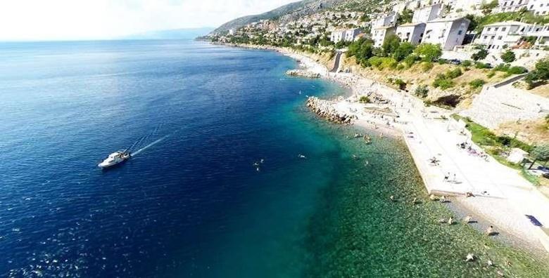 Senj ŠPICA SEZONE - 4 ili 6 noćenja za 2 ili 4 osobe u apartmanu 3* tik do plaže od 1.799 kn!