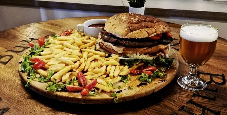 Balkan burger za 4 osobe - pljeskavica od čak 1kg uz pola kile pomfrita za 200 kn!