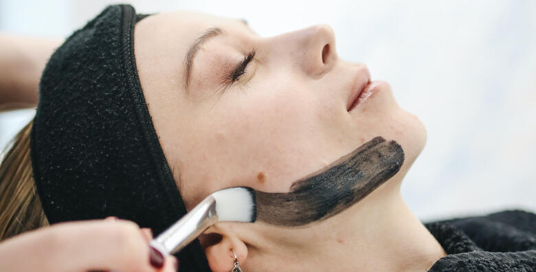 POPUST: 45% - Klasično čišćenje lica uz piling, mehaničko istiskivanje, masku, parenje i masažu u Kozmetičkom studiju Nice za 99 kn! (Studio Nice)