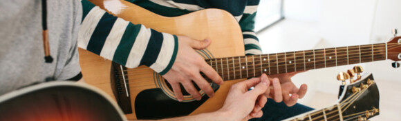 Tečaj gitare ili ukulela - naučite pravilno svirati uz individualni ili grupni  tečaj za početnike u trajanju 4 ili 8 školskih sati kroz mjesec dana