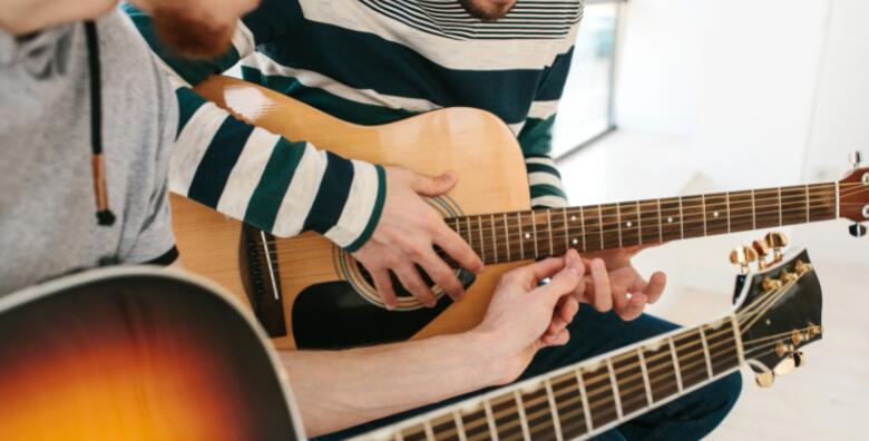 Tečaj gitare ili ukulela -40% Centar