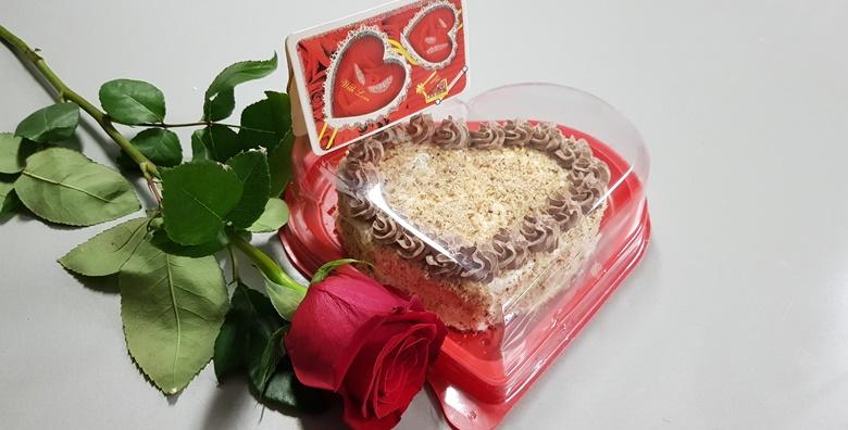 POPUST: 32% - Torta za Valentinovo u obliku srca - iznenadite voljenu osobu finom slasticom s okusom nugata uz uključenu dostavu za 149 kn! (Slastičarnica Slatki snovi)