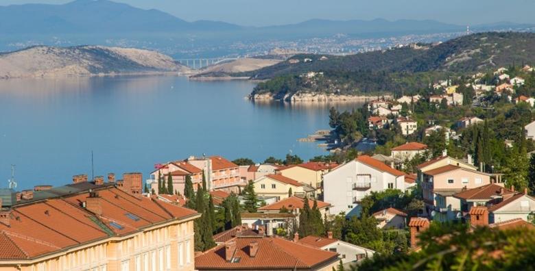 Crikvenica – ljetni odmor u prekrasnom ambijentu uz 2, 5 ili 7 noćenja za dvije  osobe s polupansionom u Hotelu Villa Aurora 3* od 875 kn!