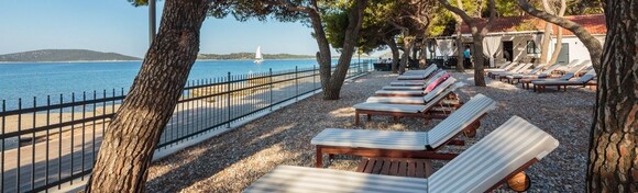 POSEBNA PONUDA! Odmor u Villa Arausana & Antonina 4* - 2 noćenja s polupansionom za 2 odraslih i 1 dijete do 14,99 g. + GRATIS paket za 1 dijete do 2,99 g.