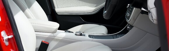 Odaberite kemijsko čišćenje sjedala i vrata ili se odlučite za opciju koja uključuje nanošenje voska, hidrofobnog premaza ili antifog premaza u Autopraonici Zagrepčanka