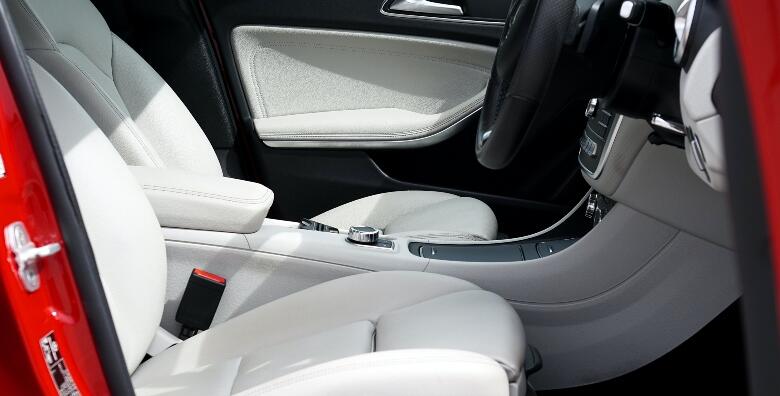 Kemijsko čišćenje sjedala i vrata uz opciju nanošenja voska, hidrofobnog ili anti fog premaza u Autopraonici Zagrepčanka