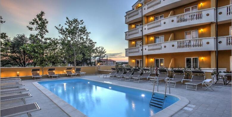 POPUST: 40% - Zadar - 2 noćenja s doručkom za 2 osobe u dvokrevetnoj sobi s balkonom u Aparthotelu Zaton 3* uz parking i korištenje vanjskog bazena s ležaljkama za 672 kn! (Aparthotel Zaton 3*)