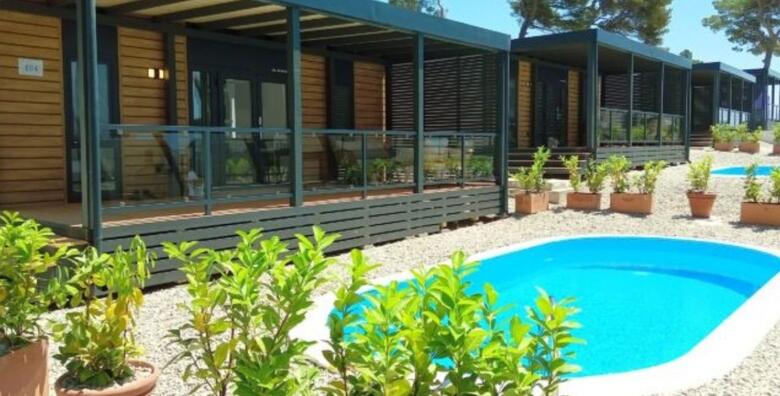 Park Villas by Morenia 4* - 2, 5 ili 7 noćenja za do 4 odraslih i 2 djece do 11,99 godina u Deluxe kamping vili s privatnim bazenom grijanim bazenom
