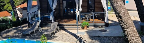 ŠPICA SEZONE, Park Villas by Morenia 4* - najam uz 2, 5 ili 7 noćenja za do 4 odraslih i 2 djece do 11,99 godina Deluxe kamping vili s PRIVATNIM grijanim bazenom