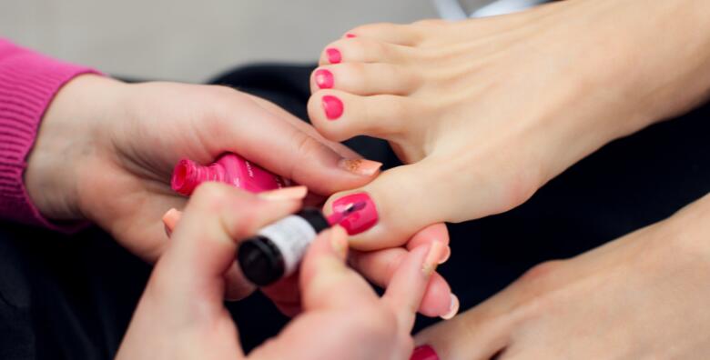 Odlučite se za trajni lak na nogama i oduševite se novimizgledom noktiju u Magnifique Nails Salon & Spa