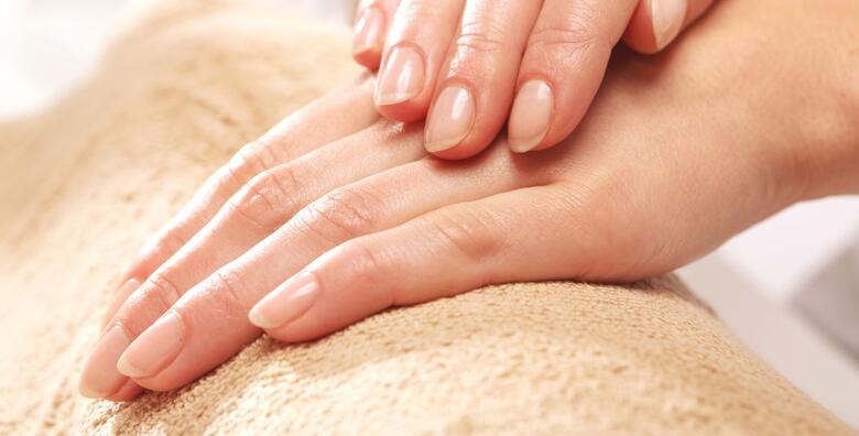 Uklonite gljivice na noktima uz paket do 10 LED sigurnosnih terapija u Magnifique Nails Salon & Spa