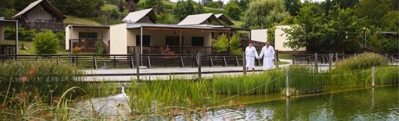 Ljeto u Glamping Bioterme 4* - 2 noćenja s doručkom za 2 osobe + gratis paket za 1 dijete do 3,99 godina uz korištenje wellness usluga, Slovenija