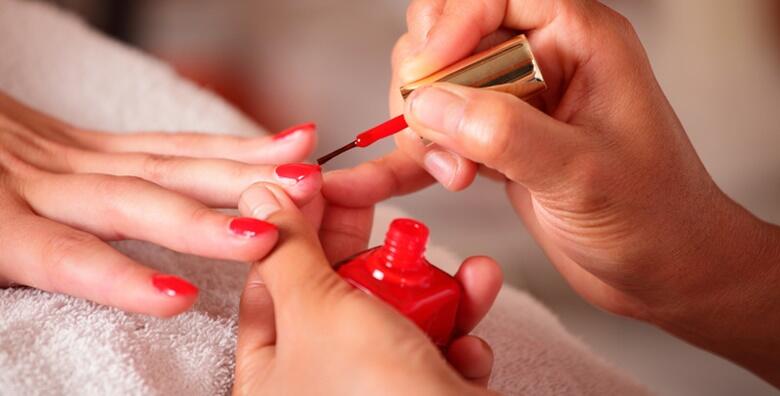 Trajni lak i manikura - uživajte u lijepim noktima koji traju tjednima u salonu aOra Beauty Lounge za samo 80 kn!