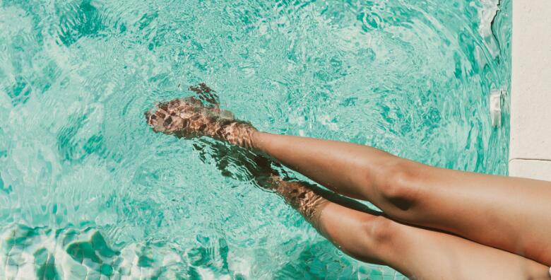 Ne trošite vrijeme na zamornu depilaciju! Bezbrižno uživajte uz depilaciju cijelih nogu i brazilke voskom u salonu OzonM