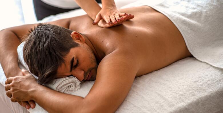 Masaža po izboru – birajte između sportske, medicinske, hot stone, aroma, švedske ili klasične masaže i prepustite se užicima u salonu OzonM