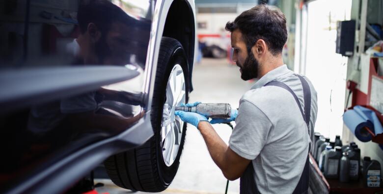 ZAMJENA 4 GUME do 16 cola s aluminijskim ili čeličnim felgama - demontaža, balansiranje i montaža u Autopraonici Trnje