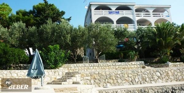 Pag - 7 noćenja za 4 osobe u Apartmanima Beber***