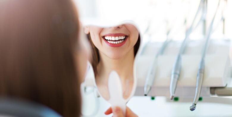 Riješite problem razmaka između zubi, ispravite oblik i boju u samo jednom dolasku uz KOMPOZITNU LJUSKICU u Dental centru Habeković