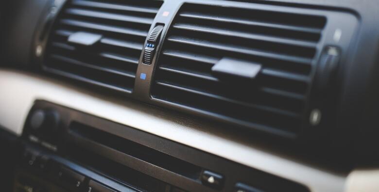 Servis klime i punjenje do 500g plina sa ili bez dezinfekcije ozonom – osigurajte ispravan rad klime u Autoservisu Areus