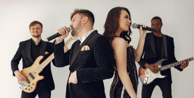 PJEVANJE U PARU – Poboljšajte svoje pjevačke sposobnosti i oduševite publiku uz tečaj pjevanja u paru u Ustanovi Dominus