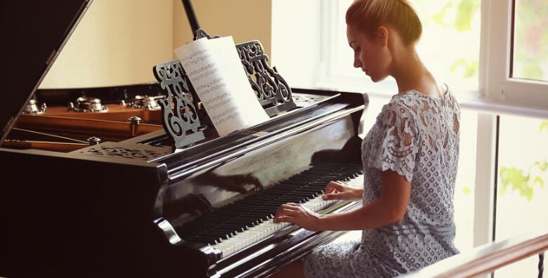TEČAJ SVIRANJA KLAVIRA – upoznajte se još više s glazbom u Ustanovi Dominus uz dobivanje certifikata o završenom I. stupnju tečaja