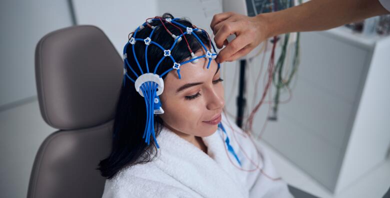 POPUST: 34% - EEG s pisanim nalazom - pretraga za dijagnosticiranje epilepsije, upalnih bolesti mozga, poremećaja svijesti, glavobolja, migrena, poremećaja spavanja te ostalih oblika smetnji (Specijalistička neurološka ordinacija mr.sc. Maja Novak)