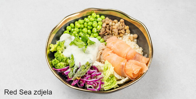 Uživajte u božanstvenim okusima Red Sea salate s dimljenim lososom i ...