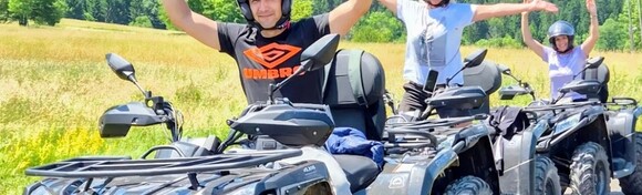 QUAD AVANTURA! Adrenalinska vožnja za 4 osobe na 2 quada kroz Izvor Gacke