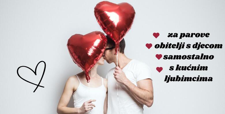 FOTOGRAFIRANJE ZA VALENTINOVO – napravite profesionalne fotke sa najdražom osobom u studiju uz prigodne rekvizite i stručnog fotografa s okom za detalje!