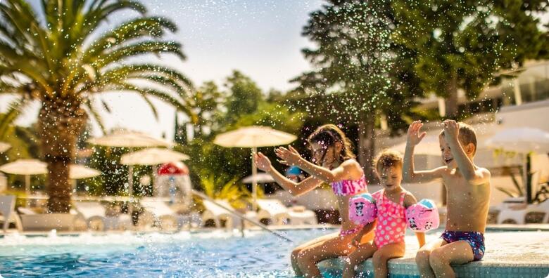 LAST MINUTE! Aminess Velaris Resort 4* - 4 noćenja s polupansionom za 2 osobe i 1 dijete ili 3.odraslu osobu uz korištenje vanjskog bazena i fitnessa