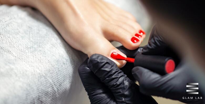 Edukacija estetske pedikure i trajnog laka – naučite sve o oblikovanju nokta, uklanjanju kožice oko noktiju i nanošenju trajnog laka uz edukaciju u trajanju od 6 sati u Glam Lab-u